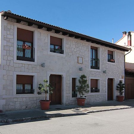 Apartamentos Turisticos Los Abuelos Montemayor de Pililla Eksteriør billede