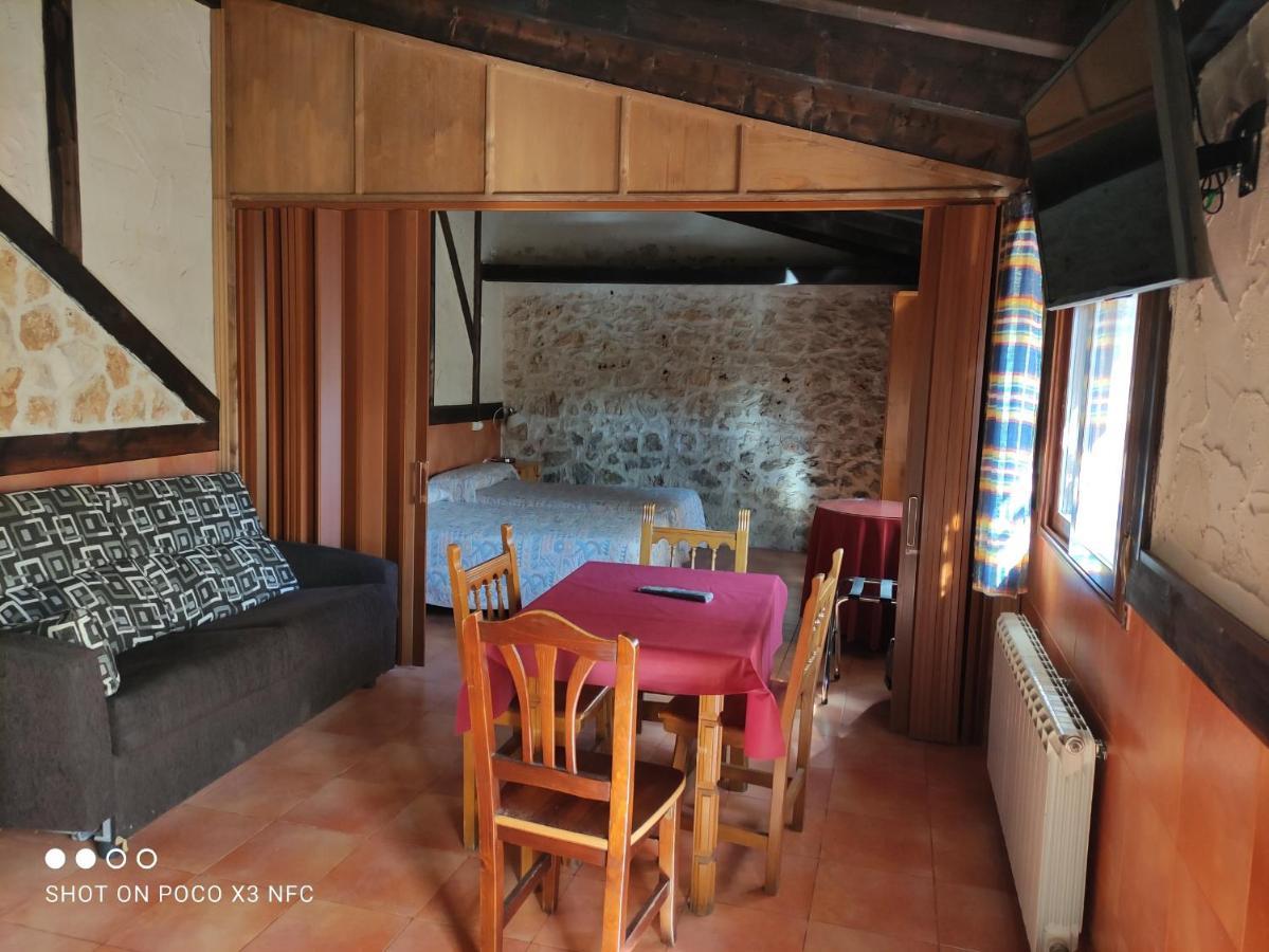 Apartamentos Turisticos Los Abuelos Montemayor de Pililla Eksteriør billede
