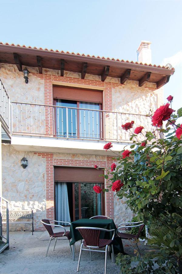 Apartamentos Turisticos Los Abuelos Montemayor de Pililla Eksteriør billede