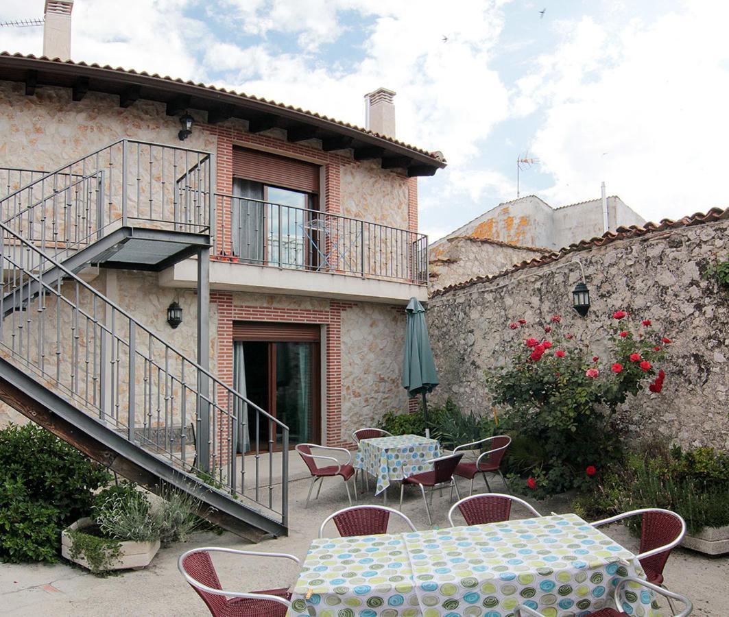 Apartamentos Turisticos Los Abuelos Montemayor de Pililla Eksteriør billede