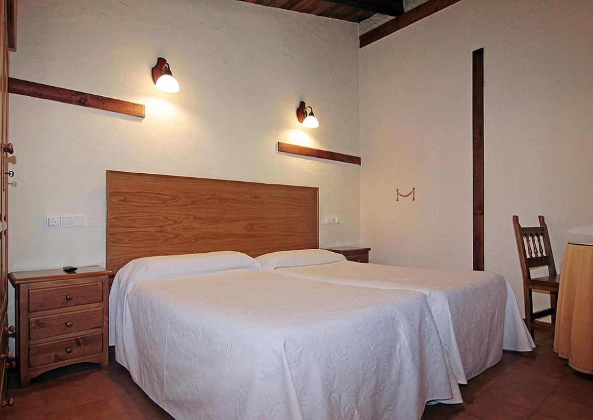 Apartamentos Turisticos Los Abuelos Montemayor de Pililla Eksteriør billede