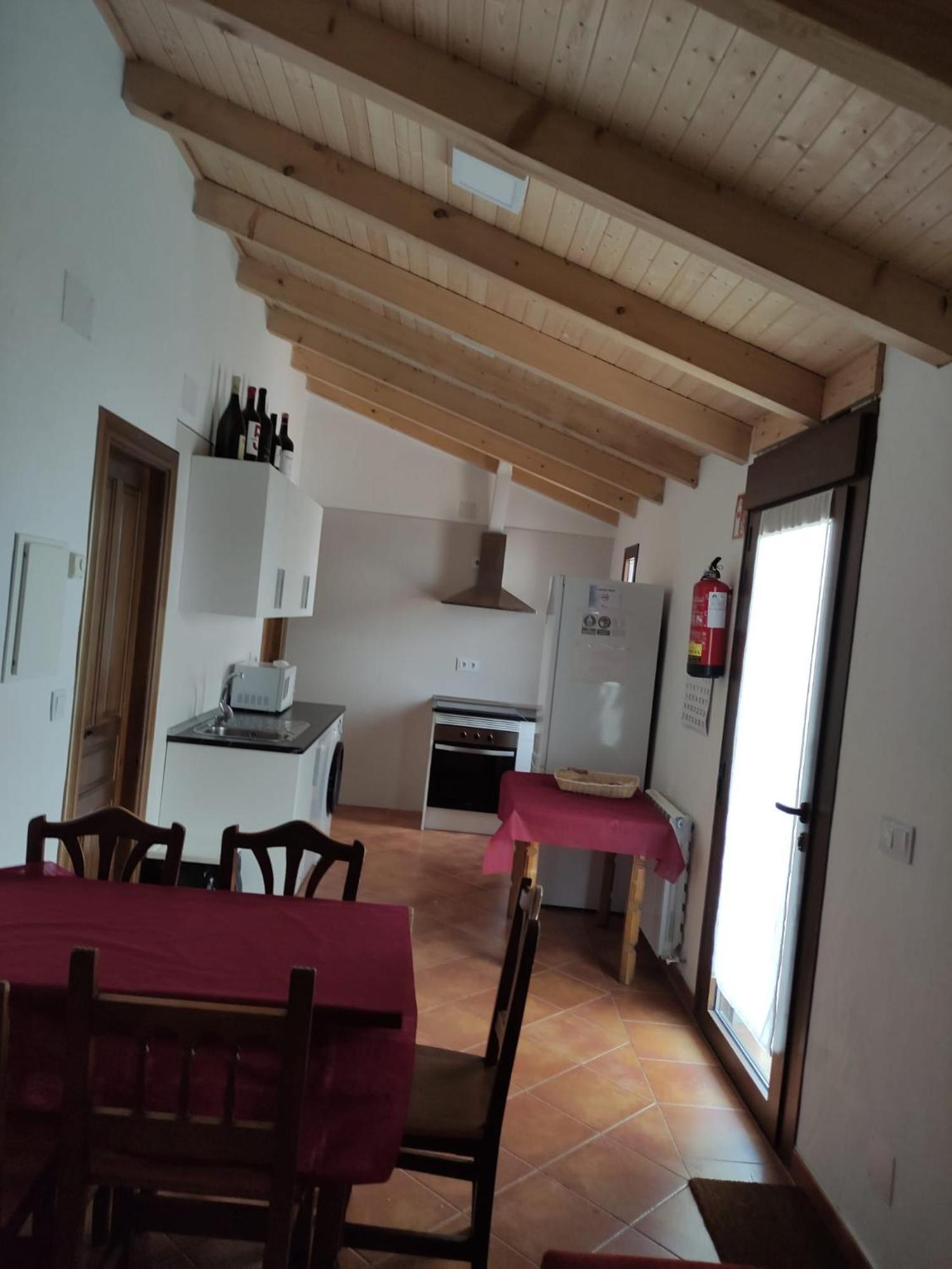 Apartamentos Turisticos Los Abuelos Montemayor de Pililla Eksteriør billede