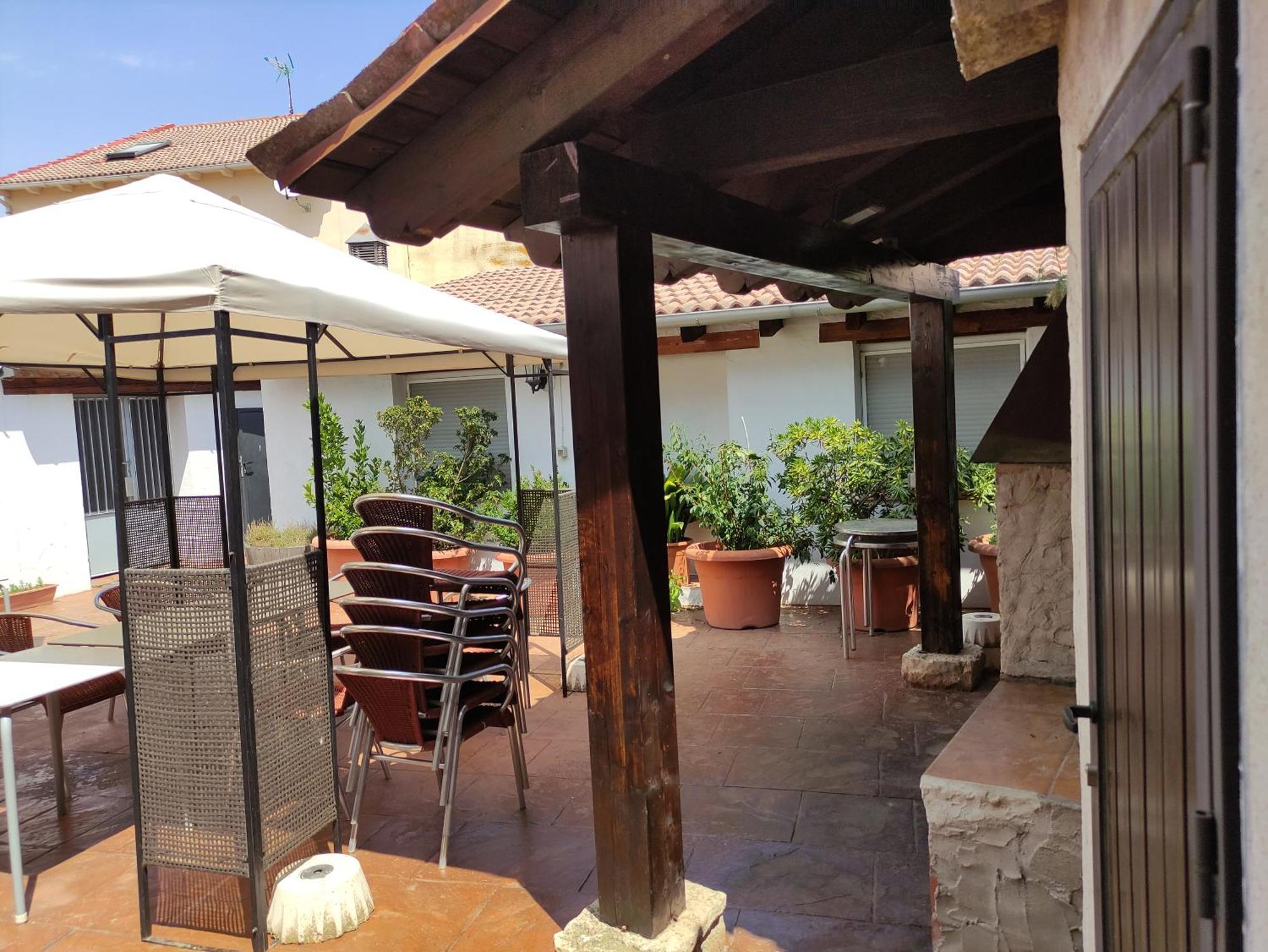 Apartamentos Turisticos Los Abuelos Montemayor de Pililla Eksteriør billede