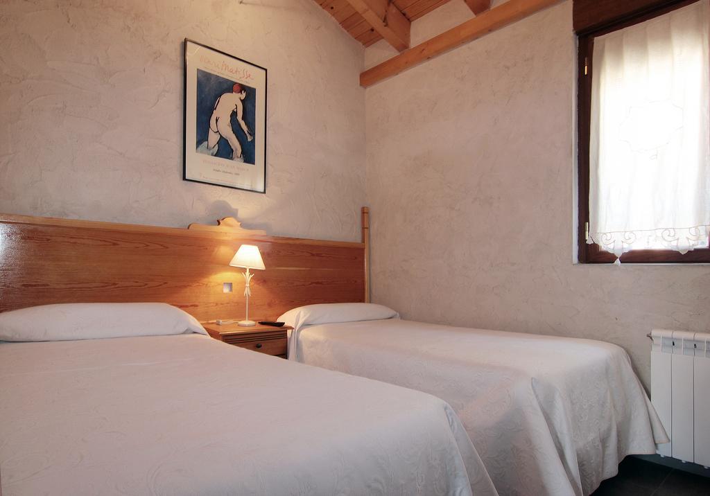 Apartamentos Turisticos Los Abuelos Montemayor de Pililla Eksteriør billede