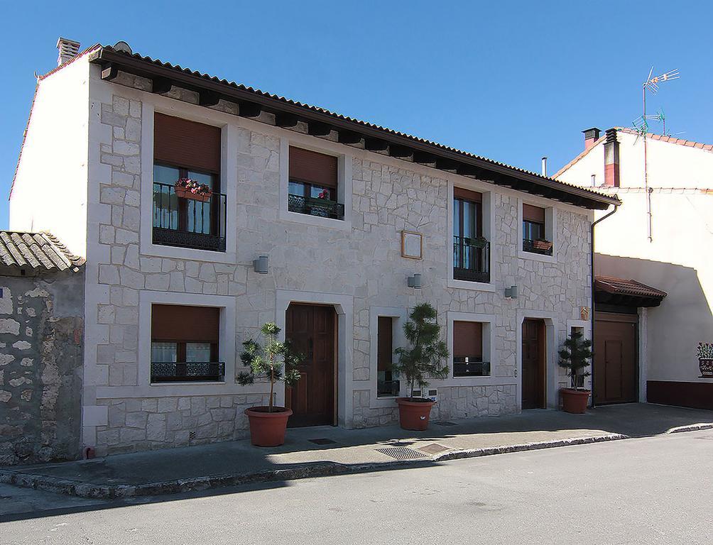 Apartamentos Turisticos Los Abuelos Montemayor de Pililla Eksteriør billede
