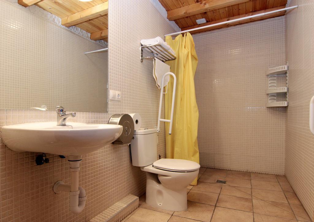 Apartamentos Turisticos Los Abuelos Montemayor de Pililla Eksteriør billede