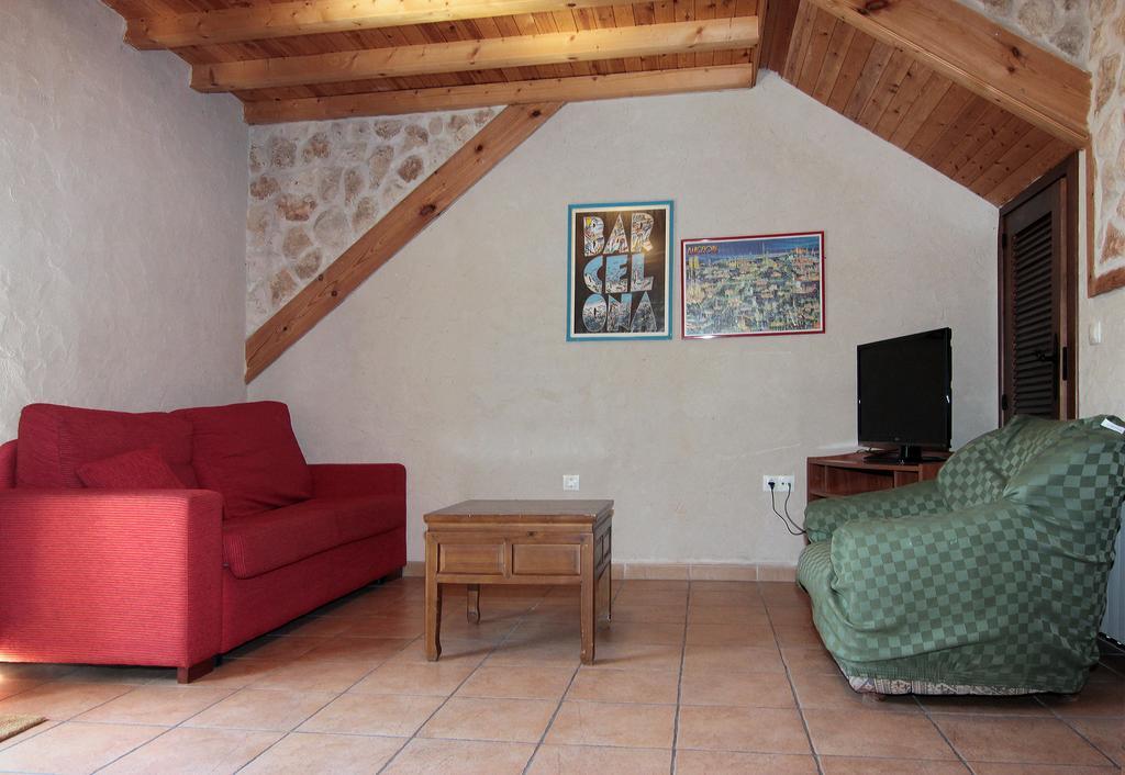 Apartamentos Turisticos Los Abuelos Montemayor de Pililla Eksteriør billede