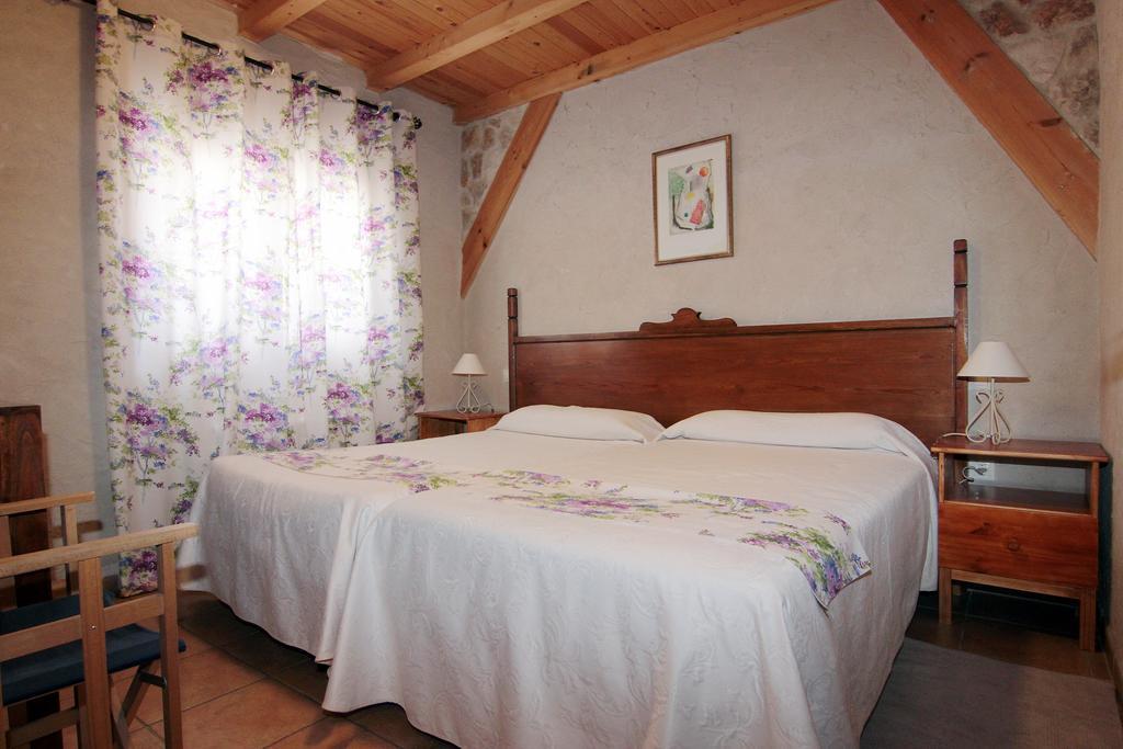 Apartamentos Turisticos Los Abuelos Montemayor de Pililla Eksteriør billede