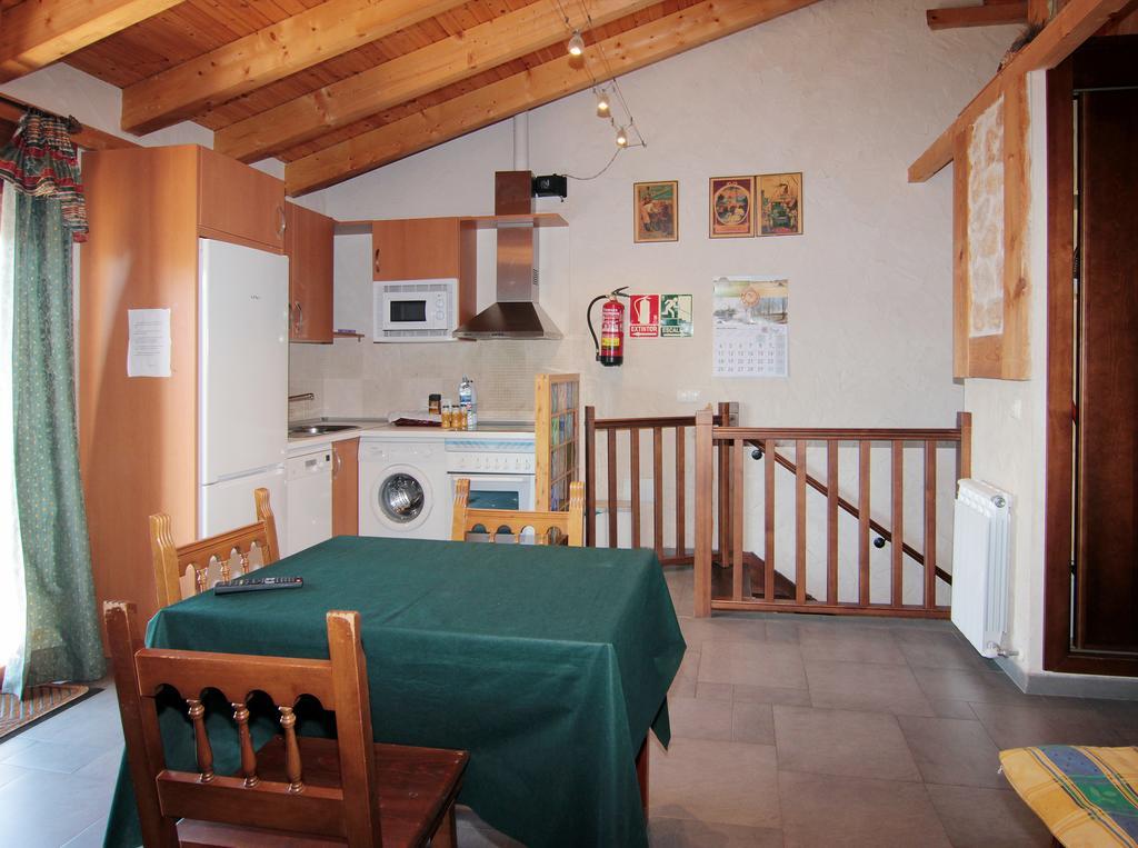 Apartamentos Turisticos Los Abuelos Montemayor de Pililla Eksteriør billede