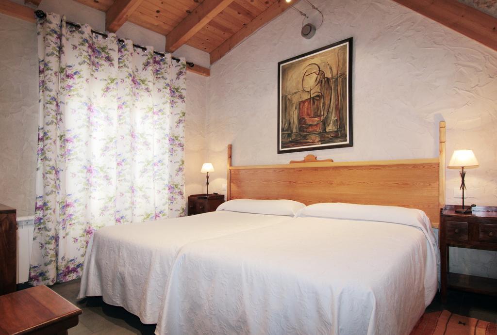 Apartamentos Turisticos Los Abuelos Montemayor de Pililla Eksteriør billede