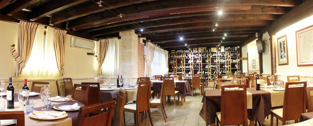 Apartamentos Turisticos Los Abuelos Montemayor de Pililla Eksteriør billede